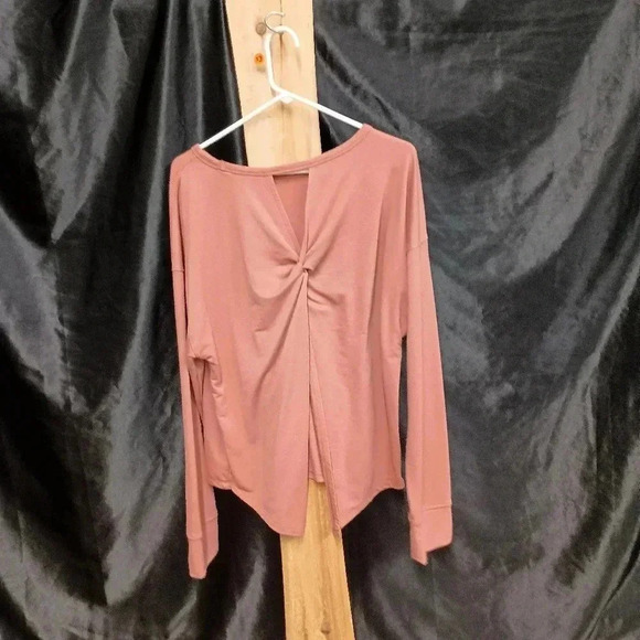 Long sleeve open back size large Old Navy athletic tee - Picture 2 of 4